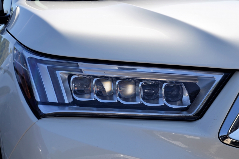 automobile-UTELLE-min_acura-headlamp-2834131